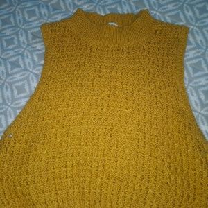 Knitted vest/ top cropped